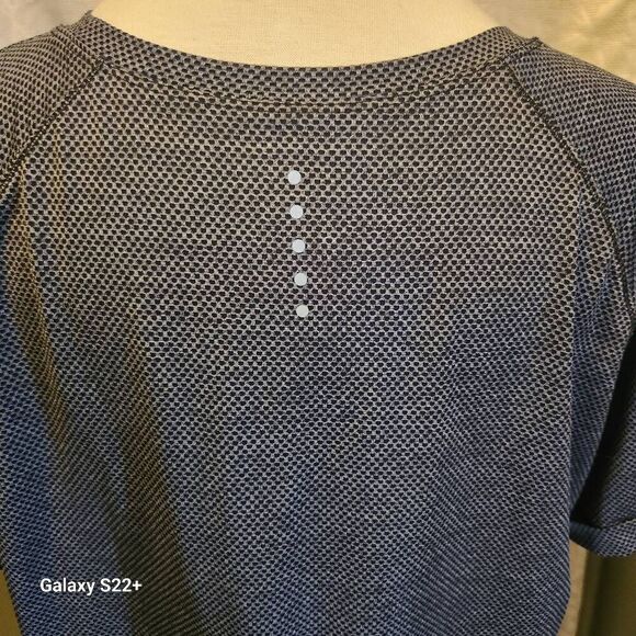 A18  Athletic Works unique style top - Picture 7 of 9